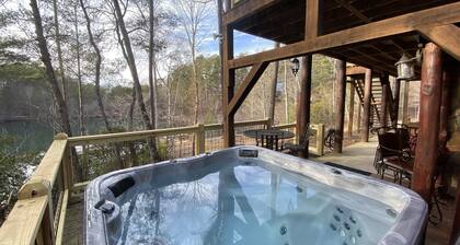 LAKEFRONT 3BR, PET FRIENDLY, HOT TUB, FIREPIT, OUTDOOR BAR, DOCKS, FISHING. FUN!