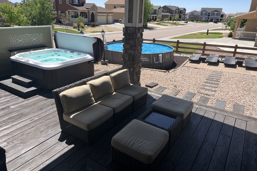 Private Swimming Pool and Hot Tub