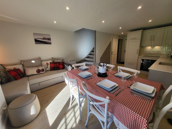 Dining - 3 bedroom chalet with shared swimming pool access, downstairs recently renovated (Samoëns)