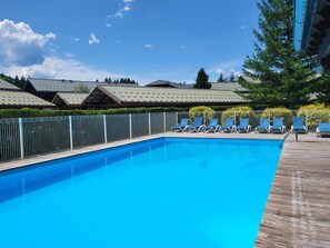 Piscine couverte, piscine extérieure