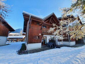 Exterior - 3 bedroom chalet with shared swimming pool access, downstairs recently renovated (Samoëns)
