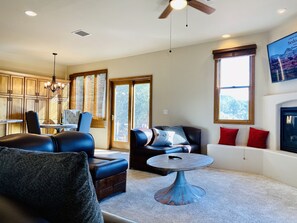 TV, fireplace