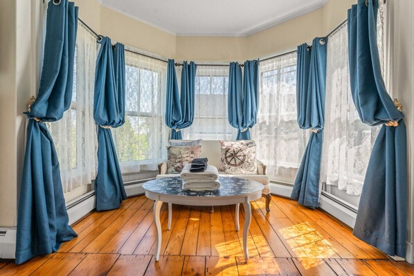 Smart TV, books, music library, stereo