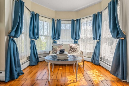 Luxury Historic Victorian in Mystic,  Walk to Downtown & River Views