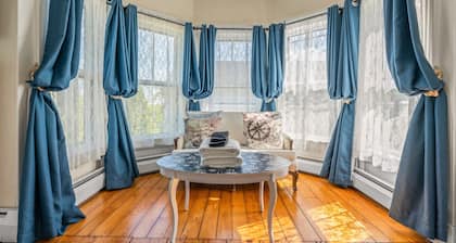 Luxury Historic Victorian in Mystic, Walk to Downtown & River Views