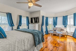 4 bedrooms, iron/ironing board, travel cot, free WiFi