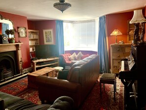 Smart TV, fireplace, DVD player, books - Stunning 18th Century 5 Bed House Old-Town Hastings (Hastings)