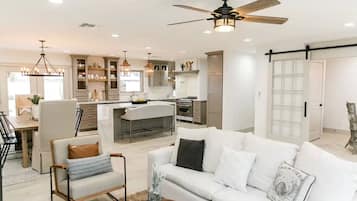 Smart-TV, Videospiele, Bücher, Stereoanlage