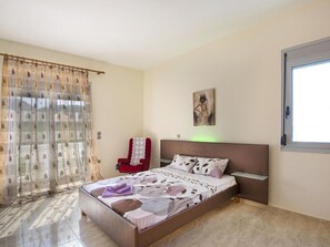 3 chambres, coffres-forts dans les chambres, fer et planche Ă repasser