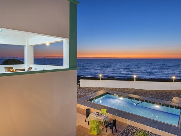 Outdoor dining - Charming Waterfront Villa in South Rhodes , near Monolithos and Prasonissi (Apolakkia)