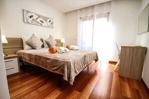 2 chambres, fer et planche à repasser, Wi-Fi, draps fournis