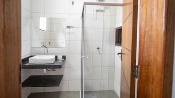 Douche, serviettes fournies