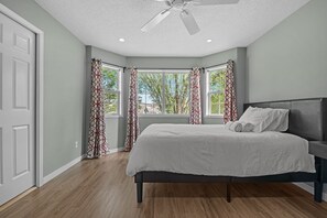 3 bedrooms, iron/ironing board, WiFi, bed sheets