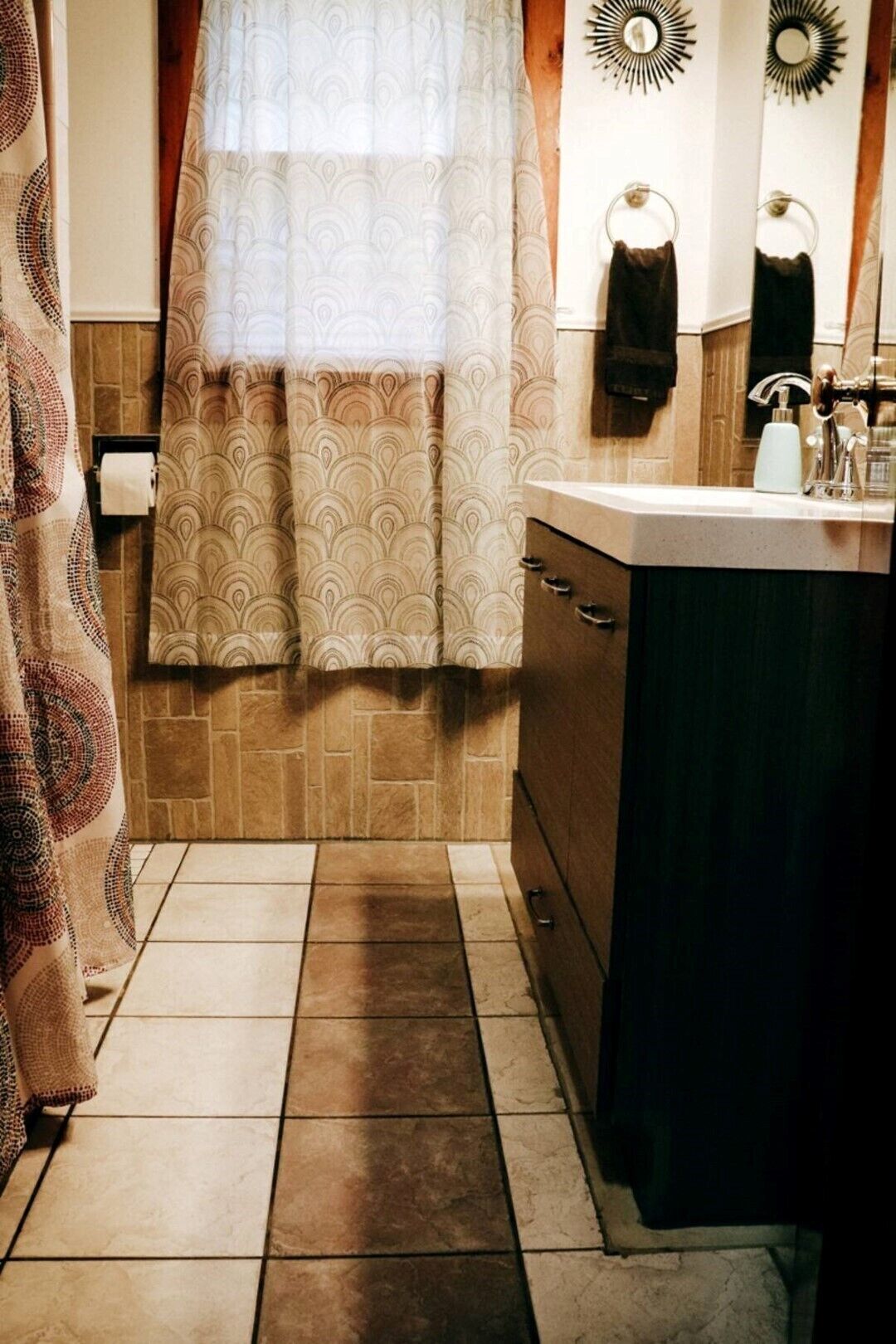 3 Bedroom, 2 minutes to Foxwoods with large yard!