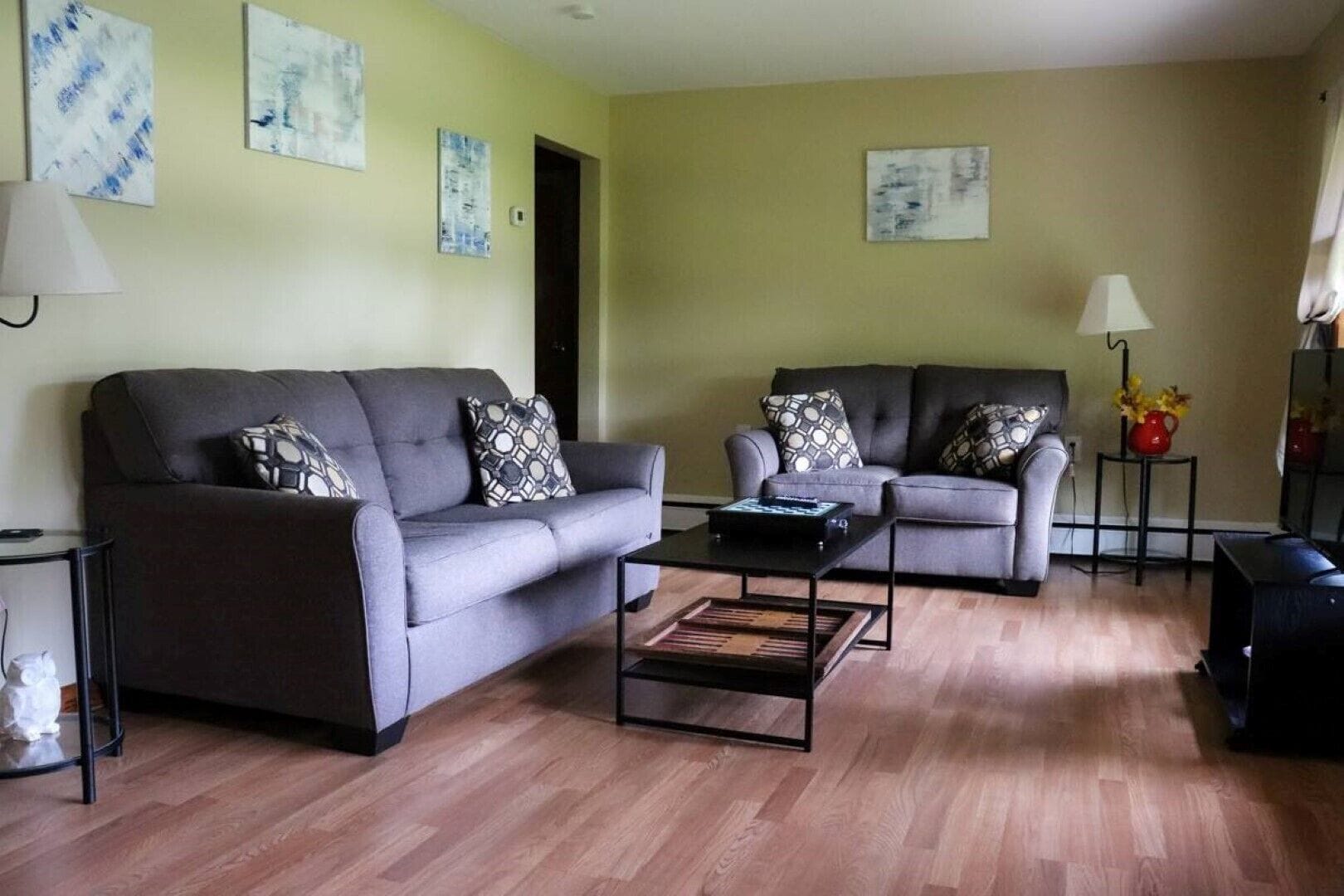 3 Bedroom, 2 minutes to Foxwoods with large yard!