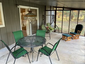 Outdoor dining - A’s Cozy Cottage (New Lisbon)