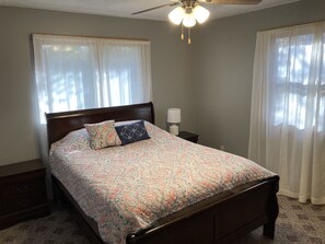 4 bedrooms, travel cot, free WiFi, bed sheets - A’s Cozy Cottage (New Lisbon)