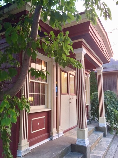 ★ Church House ★UNIQUE 2bd converted historic Wallace chapel, walk to everything