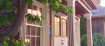 ★ Church House ★UNIQUE 2bd converted historic Wallace chapel, walk to everything