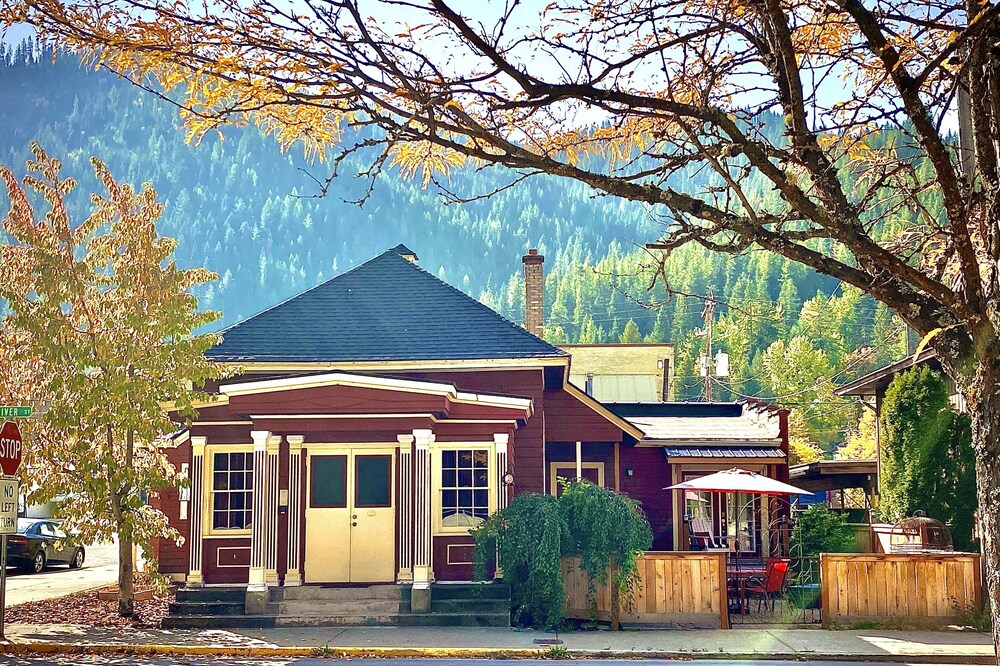 ★ Church House ★UNIQUE 2bd converted historic Wallace chapel, walk to everything