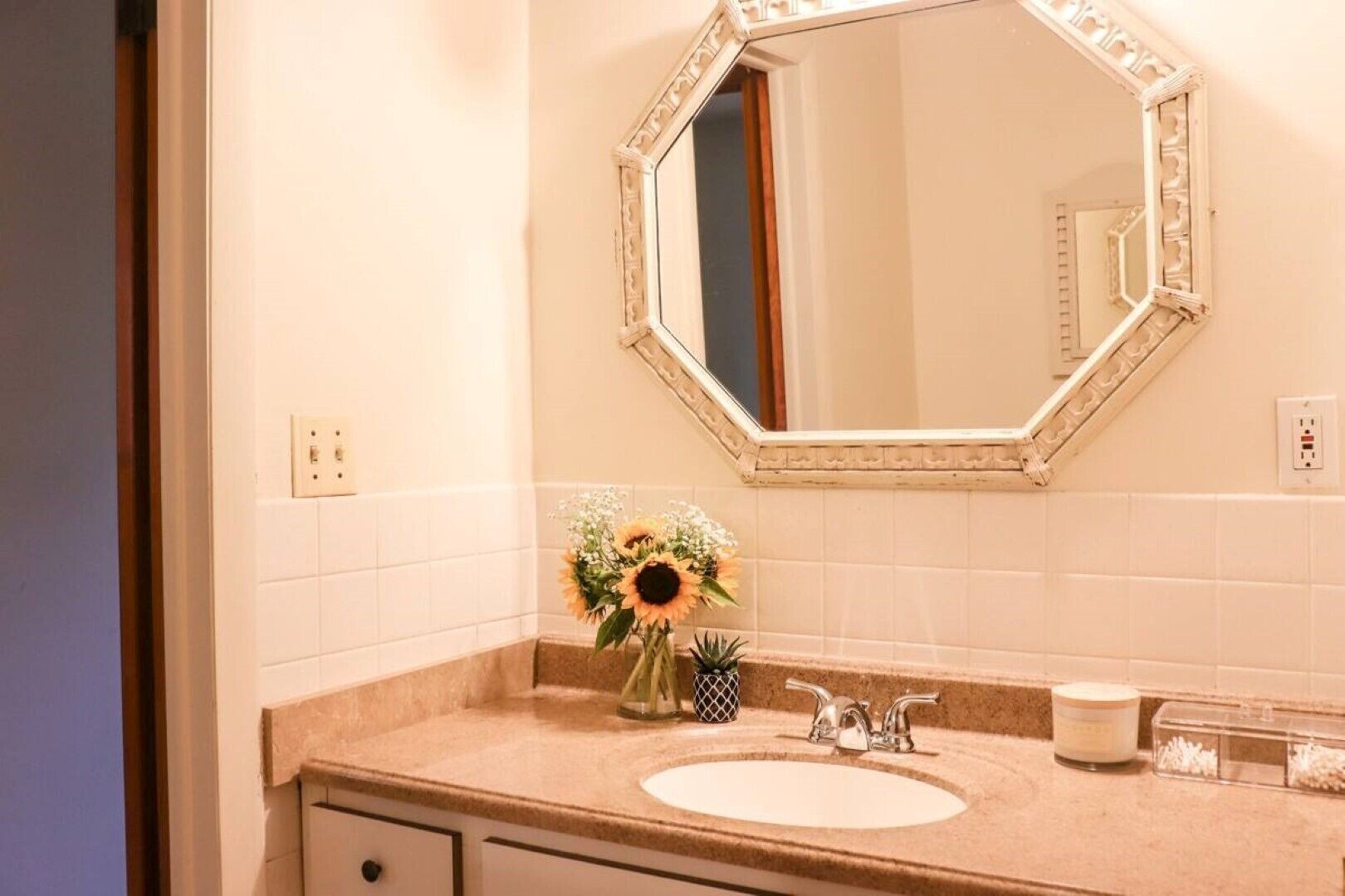 Entire 6 bedroom house 2 mi to Foxwoods, sleeps 12