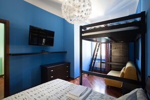 1 slaapkamer, een strijkplank/strijkijzer, reisbedje, gratis wifi