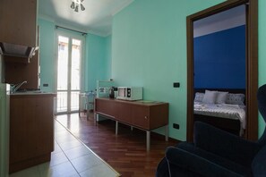 1 slaapkamer, een strijkplank/strijkijzer, reisbedje, gratis wifi