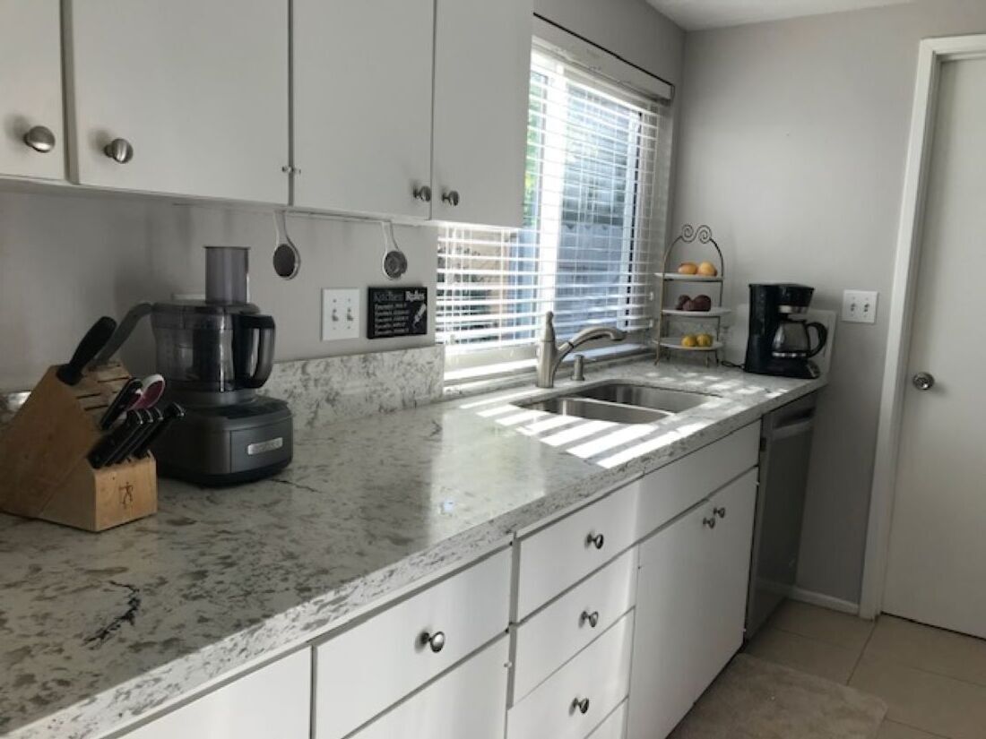 Queen Bedroom w/Private Half Bath