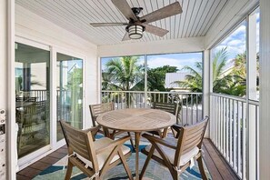 Outdoor dining - Sol Mate – Pet Home w/ Heated Pool, Spa, Walk to Bean Point Beach & Pine Ave (Anna Maria)