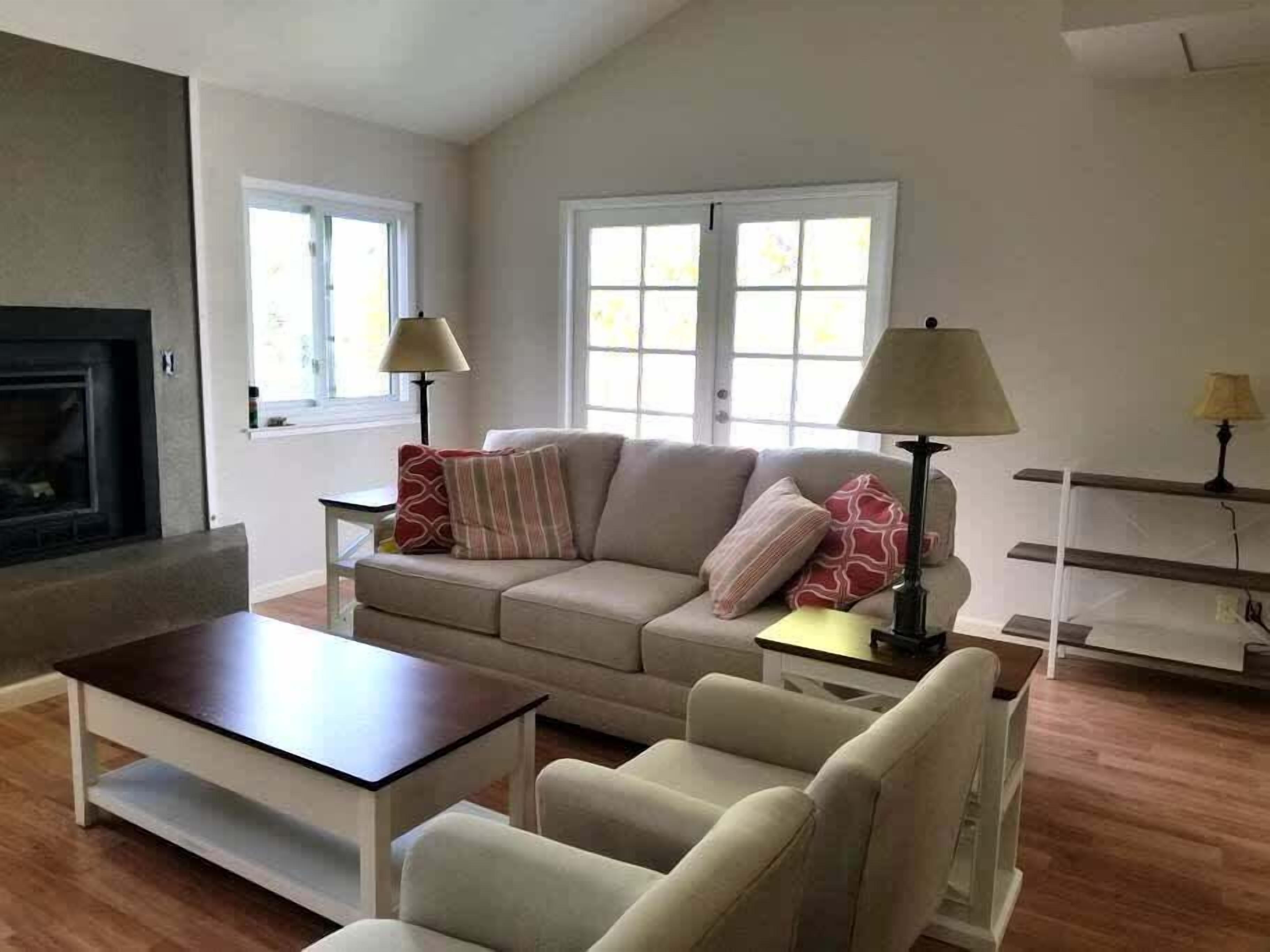 TV, fireplace, DVD player, offices