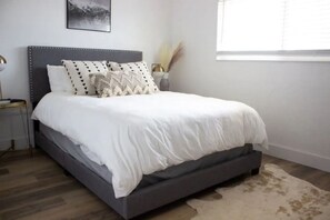 1 dormitorio, tabla de planchar con plancha, wifi y ropa de cama