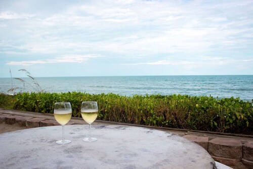 The Surf Shack ** Perfect couples beach getaway!