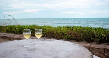 The Surf Shack ** Perfect couples beach getaway!