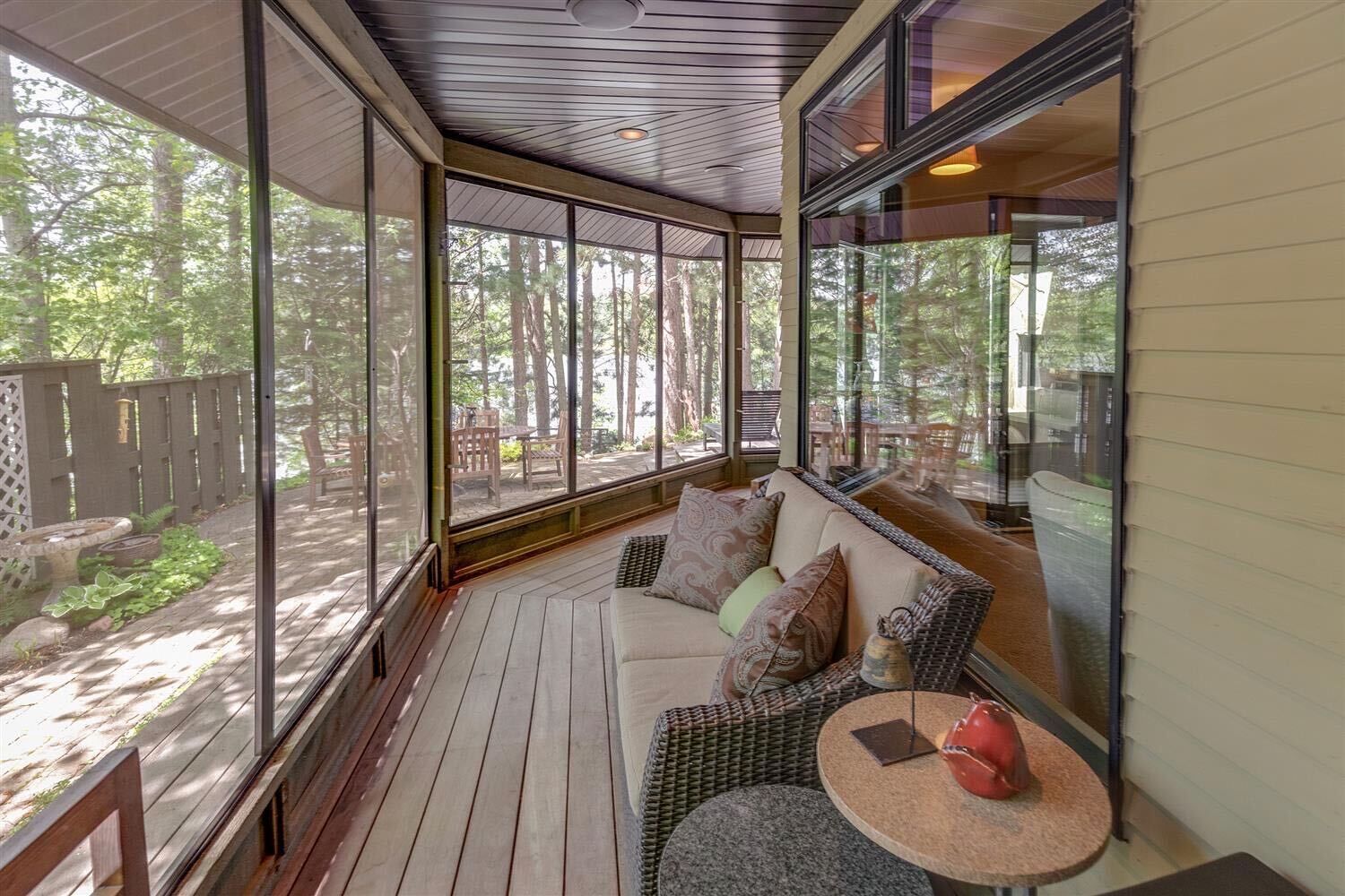 TV, fireplace, DVD player, books