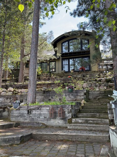 GULL LAKE CHAIN FAMILY VACATION HOUSE YOU'VE BEEN DREAMING OF!