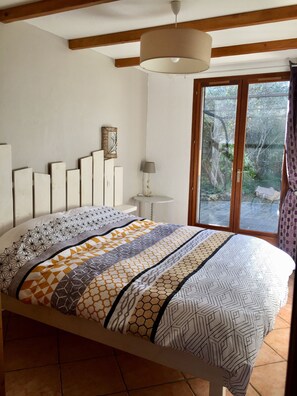 2 chambres, fer et planche à repasser, Wi-Fi gratuit, draps fournis