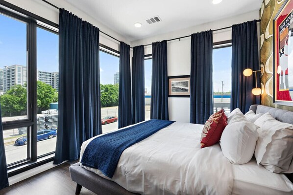 2 bedrooms, desk, iron/ironing board, WiFi