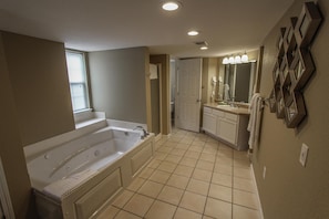 Shower, jetted bath, hair dryer, towels