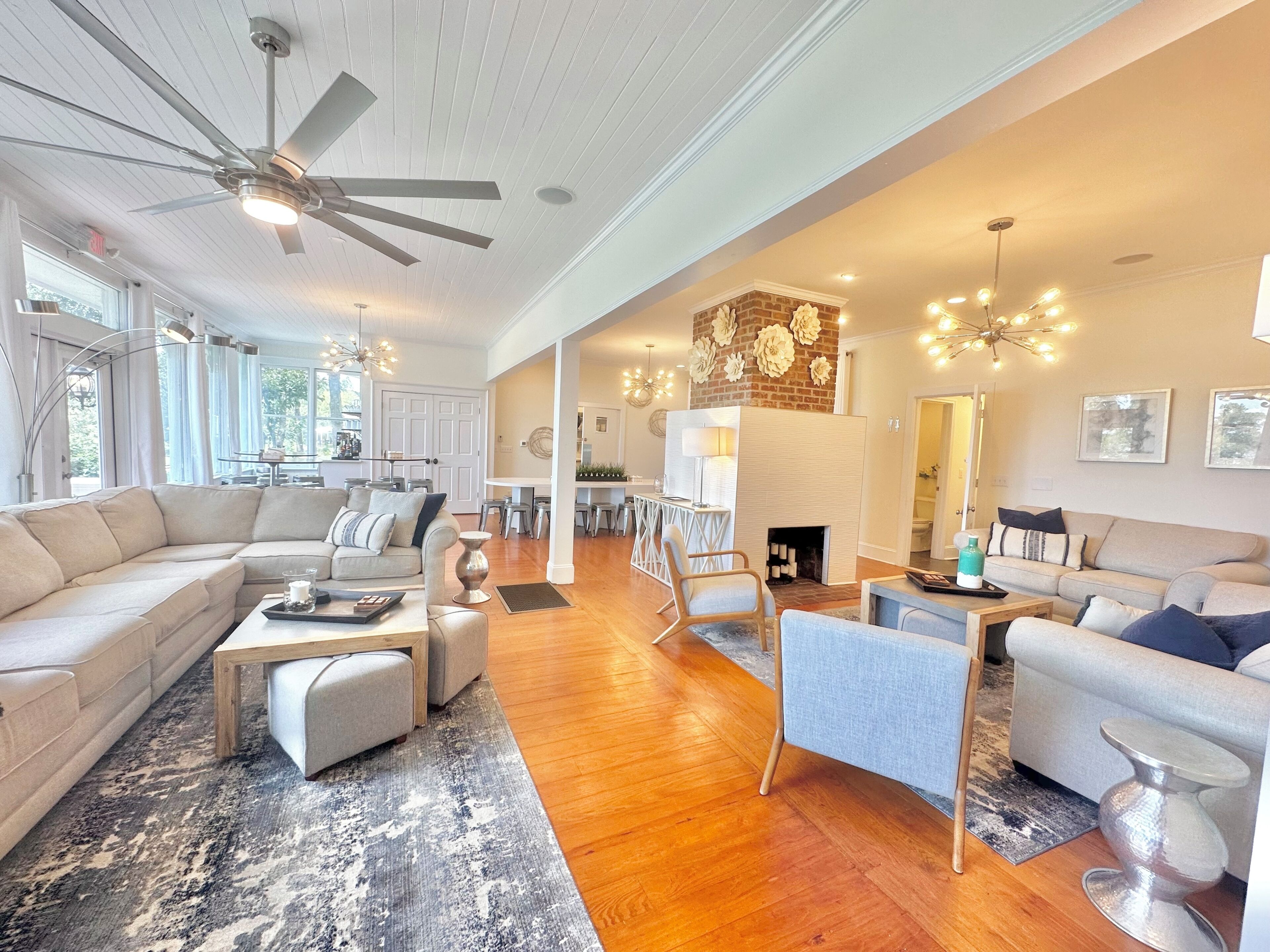 Lake Front/Sleeps 58+!