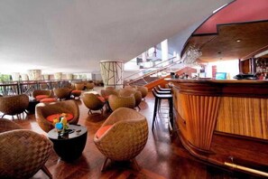 Bar (on property) - Le Meridien Tahiti (Punaauia)