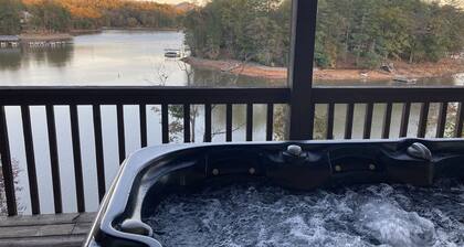 Lakefront Gem, Mtn views, dock + HOT TUB