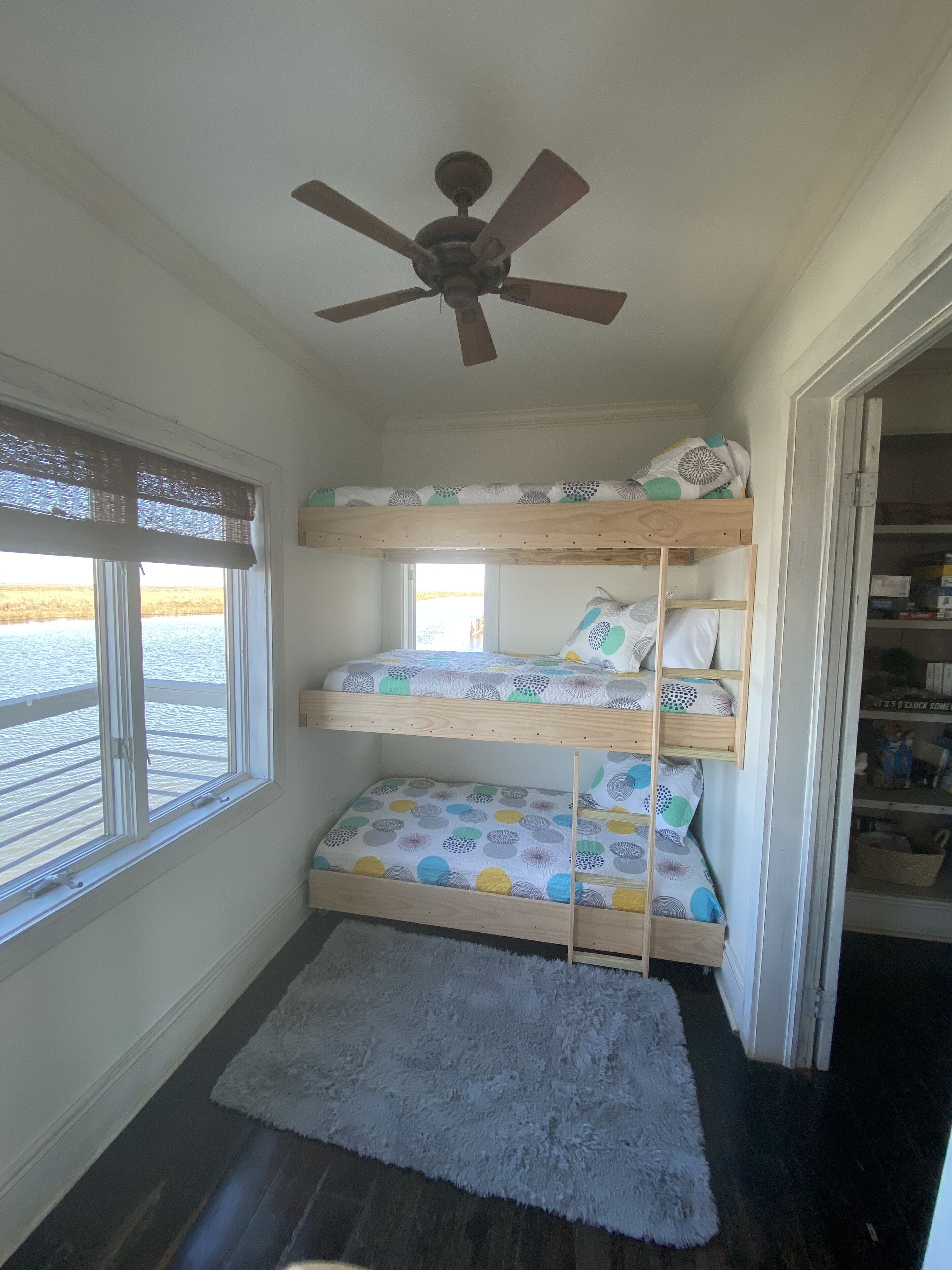 Premium Waterfront Retreat 25 min to the Quarter