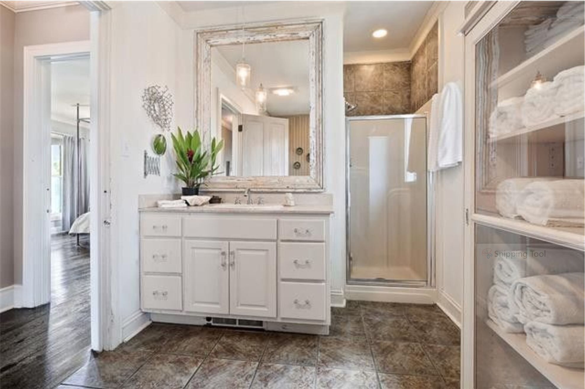 Premium Waterfront Retreat 25 min to the Quarter