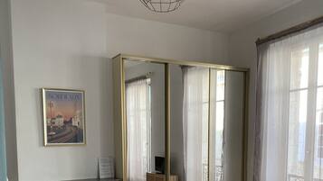 4 makuuhuonetta, silitysrauta/-lauta, vauvan matkasÀnky, ilmainen Wi-Fi