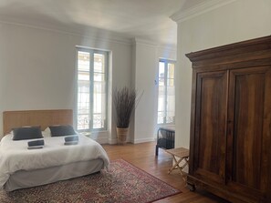 4 chambres, fer et planche à repasser, lit parapluie, Wi-Fi gratuit