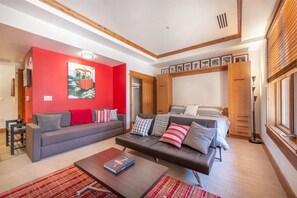 TV, fireplace - Northstar Village Studio /Catamount/
 (Truckee)
