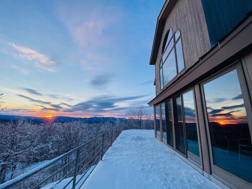 Vermont`s Mountain Villa: Hot tub, Ski views, Pet+