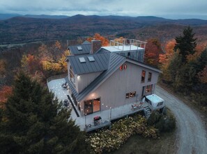 Exterior - Vermont`s Mountain Villa: Hot tub, Ski views, Pet+ (Andover)