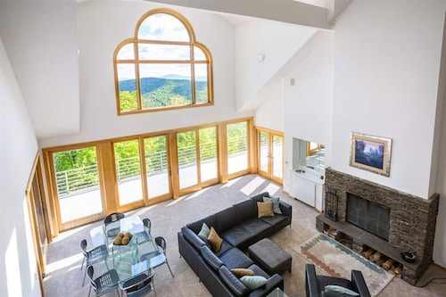 Vermont`s Mountain Villa: Hot tub, Ski views, Pet+
