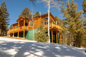 Exterior - Mountain Sunrise Cabin with breathe taking views. (Divide,)